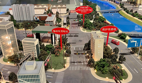 電車返鄉不再焦慮!充電機器人送電到車 這屆高速服務區太硬核了