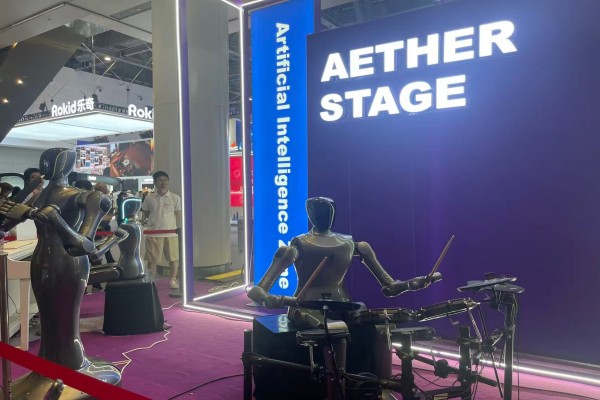 從“能造“到“能用“：2026迎人形機器人商業化元年