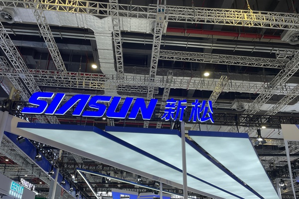 破局·進(jìn)化 | 新松大負(fù)載家族再添猛將！3100mm超長臂展，重塑汽車智造“大”格局