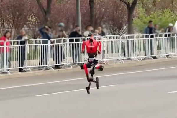 榮耀回應(yīng)機器人首次參賽就奪冠：算法自研 散熱技術(shù)源自手機